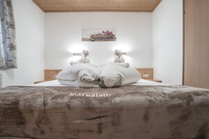 Doppelzimmer bieten auf ca. 15 m² einen herrlichen Ausblick auf die beeindruckende Tiroler Bergwelt.